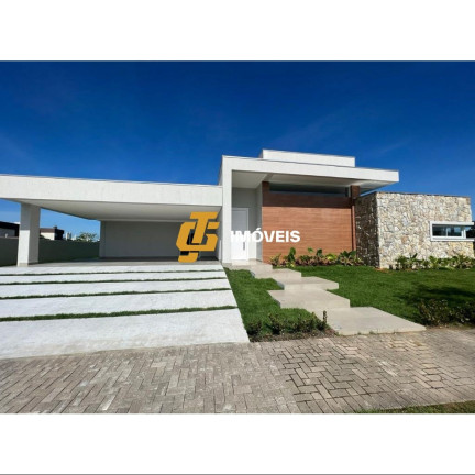 Casa com 4 Quartos à Venda, 370 m² em Centro - Camboriú