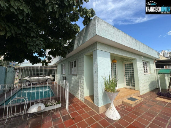 Casa com 3 Quartos à Venda, 241 m² em Setor Aeroporto - Goiânia