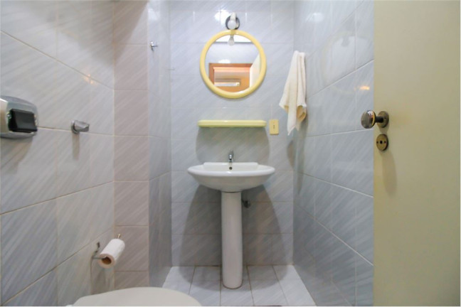 Imagem Sala Comercial à Venda, em Moinhos De Vento - Porto Alegre Imagem Sala Comercial à Venda, em Moinhos De Vento - Porto Alegre