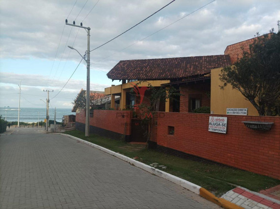 Imagem Casa com 3 Quartos à Venda, 250 m² em Itacolomi - Balneário Piçarras Imagem Casa com 3 Quartos à Venda, 250 m² em Itacolomi - Balneário Piçarras