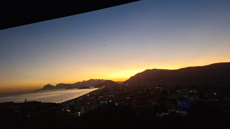 Imagem Casa com 4 Quartos à Venda, 265 m² em Piratininga - Niterói Imagem Casa com 4 Quartos à Venda, 265 m² em Piratininga - Niterói