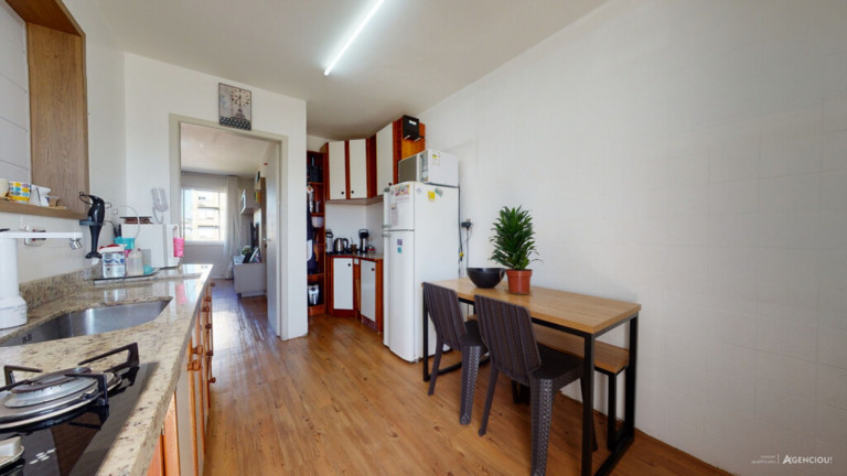 Imagem Imóvel com 2 Quartos à Venda, 73 m² em Cristal - Porto Alegre Imagem Imóvel com 2 Quartos à Venda, 73 m² em Cristal - Porto Alegre