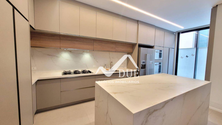 Imagem Casa com 4 Quartos à Venda, 376 m² em Ponta Da Praia - Santos Imagem Casa com 4 Quartos à Venda, 376 m² em Ponta Da Praia - Santos