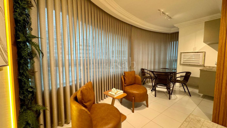 Imagem Apartamento com 3 Quartos à Venda, 108 m² em Centro - Balneário Camboriú