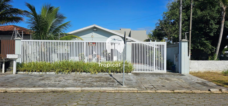 Imagem Casa com 5 Quartos para Alugar, em Shangri-lá - Pontal Do Parana Imagem Casa com 5 Quartos para Alugar, em Shangri-lá - Pontal Do Parana