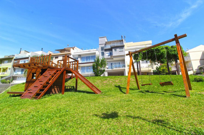 Imagem Casa com 3 Quartos à Venda, 240 m² em Vila Nova - Porto Alegre Imagem Casa com 3 Quartos à Venda, 240 m² em Vila Nova - Porto Alegre