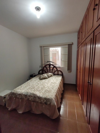 Imagem Casa com 3 Quartos à Venda, 230 m² em Pedregulho - Guaratinguetá Imagem Casa com 3 Quartos à Venda, 230 m² em Pedregulho - Guaratinguetá