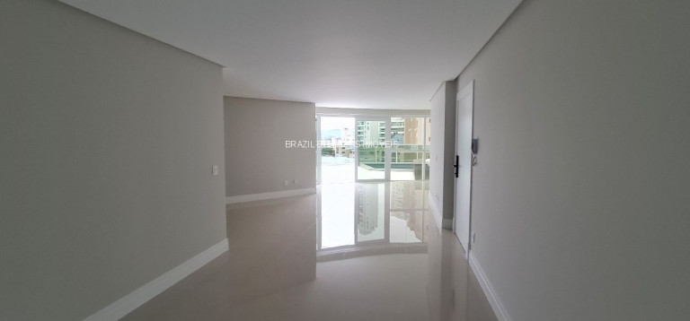 Imagem Imóvel com 3 Quartos à Venda, 212 m² em Barra Sul - Balneário Camboriú Imagem Imóvel com 3 Quartos à Venda, 212 m² em Barra Sul - Balneário Camboriú