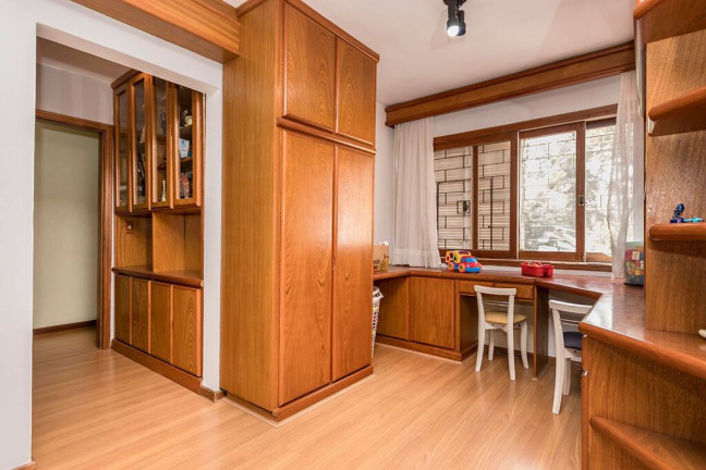 Imagem Casa com 5 Quartos à Venda, 381 m² em Jardim Lindóia - Porto Alegre Imagem Casa com 5 Quartos à Venda, 381 m² em Jardim Lindóia - Porto Alegre