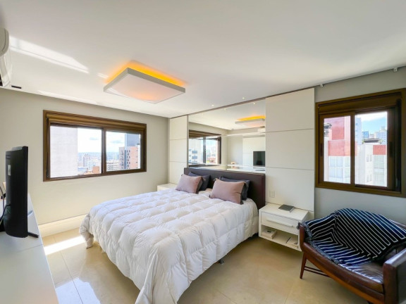 Imagem Apartamento com 3 Quartos à Venda, 160 m² em Moinhos De Vento - Porto Alegre Imagem Apartamento com 3 Quartos à Venda, 160 m² em Moinhos De Vento - Porto Alegre