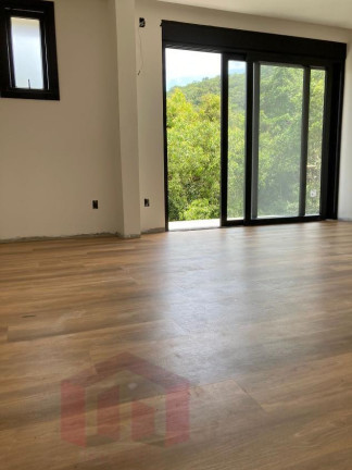 Imagem Imóvel com 3 Quartos à Venda, 295 m²