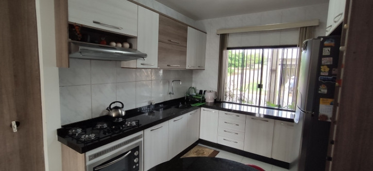 Imagem Sobrado com 4 Quartos à Venda, 218 m² em Pioneiros Catarinenses - Cascavel