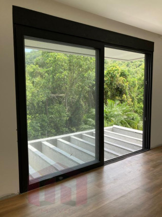 Imagem Imóvel com 3 Quartos à Venda, 295 m²