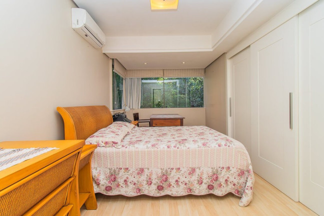 Imagem Imóvel com 3 Quartos à Venda, 148 m² em Moinhos De Vento - Porto Alegre Imagem Imóvel com 3 Quartos à Venda, 148 m² em Moinhos De Vento - Porto Alegre