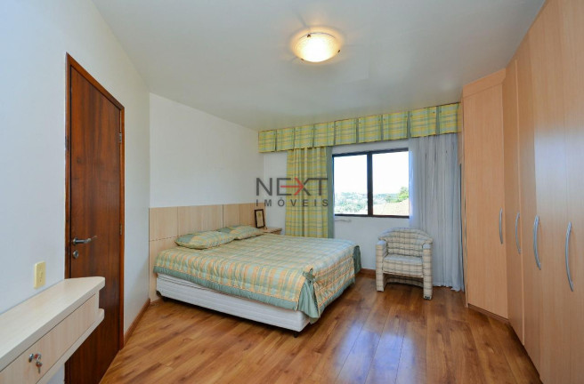 Imagem Casa com 4 Quartos à Venda, 225 m² em Pilarzinho - Curitiba