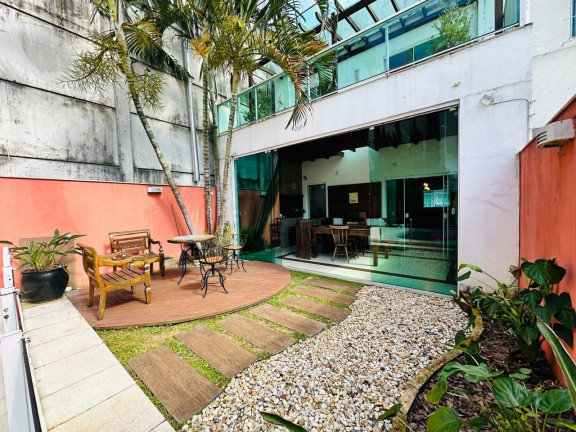 Imagem Sobrado com 3 Quartos à Venda,  em Praia Dos Amores - Balneário Camboriú