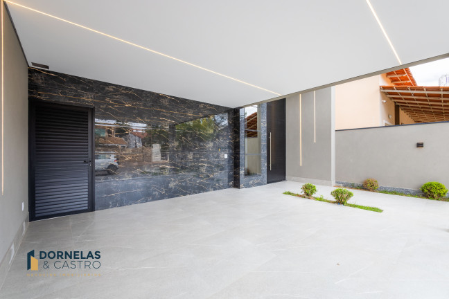 Imagem Casa com 3 Quartos à Venda, 400 m² em Guará I - Brasília Imagem Casa com 3 Quartos à Venda, 400 m² em Guará I - Brasília