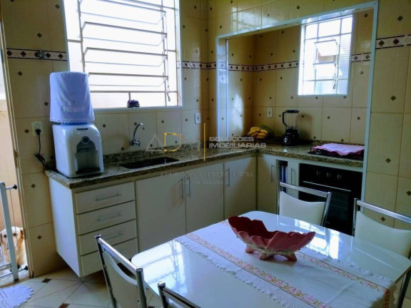 Imagem Casa com 3 Quartos à Venda, 155 m² em Centro - Botucatu Imagem Casa com 3 Quartos à Venda, 155 m² em Centro - Botucatu