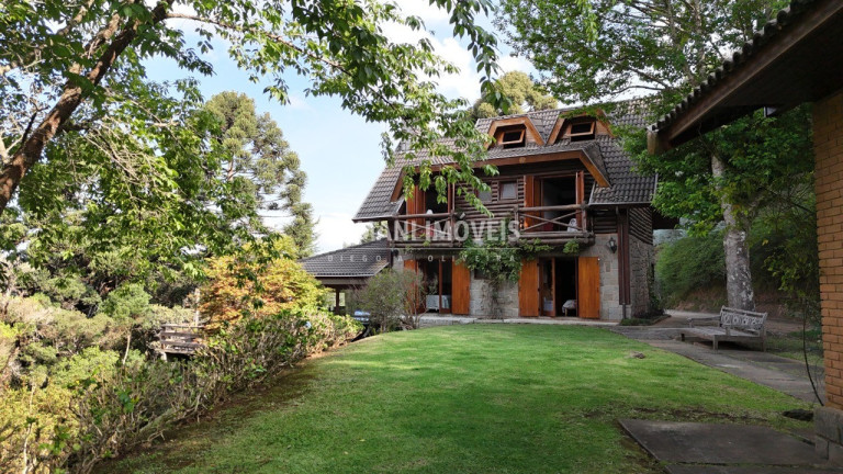 Casa com 4 Quartos à Venda, 360 m² em Região Do Alto Da Vila Inglesa - Campos Do Jordão