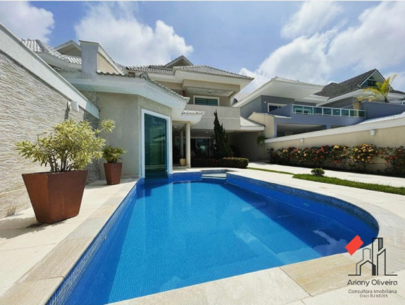 Casa de Condomínio com 5 Quartos à Venda, 273 m²