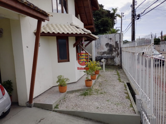 Imagem Casa com 3 Quartos à Venda, 440 m² em Balneário - Florianópolis Imagem Casa com 3 Quartos à Venda, 440 m² em Balneário - Florianópolis