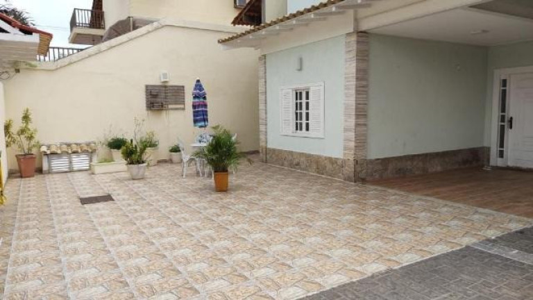 Imagem Casa com 4 Quartos à Venda, 360 m² em Piratininga - Niterói Imagem Casa com 4 Quartos à Venda, 360 m² em Piratininga - Niterói