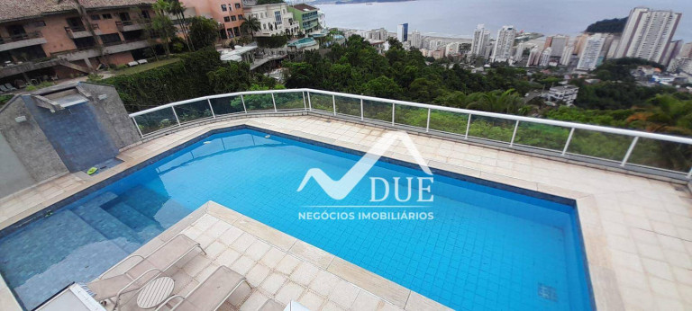 Imagem Casa com 4 Quartos à Venda, 516 m² em Marapé - Santos