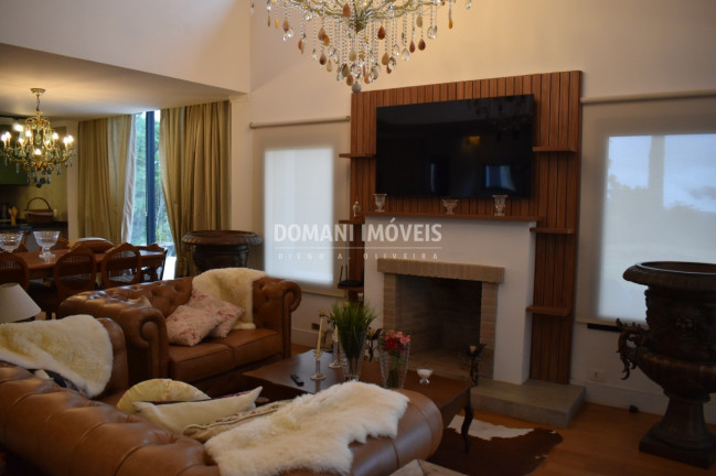 Imagem Casa com 4 Quartos à Venda, 258 m² em Região Do Alto Da Boa Vista - Campos Do Jordão Imagem Casa com 4 Quartos à Venda, 258 m² em Região Do Alto Da Boa Vista - Campos Do Jordão