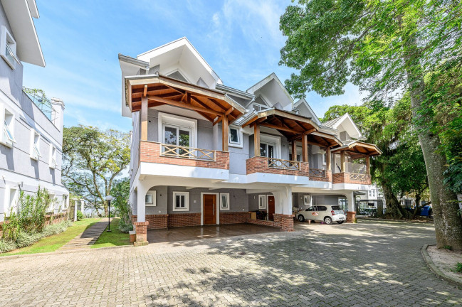 Imagem Imóvel com 3 Quartos à Venda, 409 m² em Vila Assunção - Porto Alegre Imagem Imóvel com 3 Quartos à Venda, 409 m² em Vila Assunção - Porto Alegre