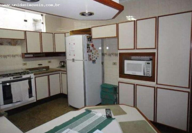 Imagem Casa com 4 Quartos à Venda, 240 m² em Jardim Dos Prados - São Paulo