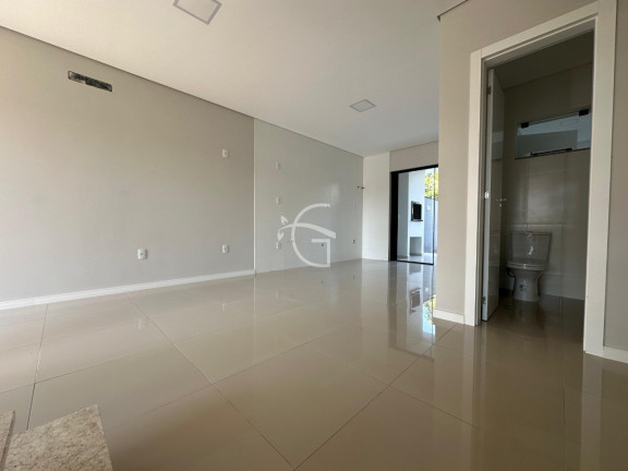 Imagem Casa com 3 Quartos à Venda, em Bom Retiro - Joinville Imagem Casa com 3 Quartos à Venda, em Bom Retiro - Joinville