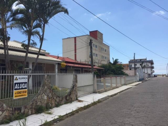 Imagem Casa com 3 Quartos para Alugar, 126 m² em Centro - Navegantes