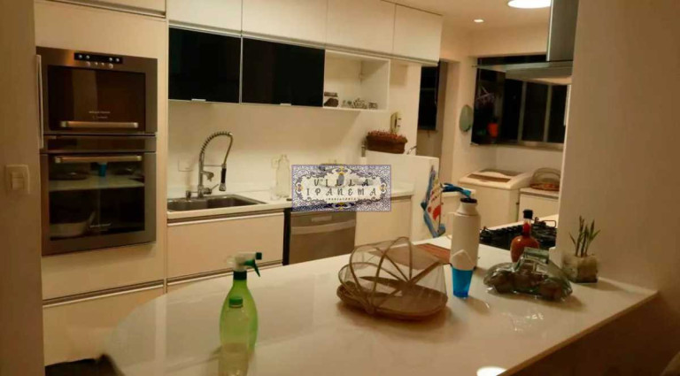 Imagem Apartamento com 3 Quartos à Venda, 110 m² em Icaraí - Niterói Imagem Apartamento com 3 Quartos à Venda, 110 m² em Icaraí - Niterói