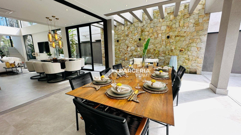 Imagem Casa com 6 Quartos à Venda, 380 m² em Riviera Módulo 11 - Bertioga Imagem Casa com 6 Quartos à Venda, 380 m² em Riviera Módulo 11 - Bertioga
