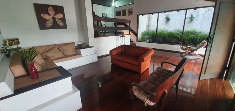Imagem Casa com 4 Quartos à Venda, em São Francisco - Niterói Imagem Casa com 4 Quartos à Venda, em São Francisco - Niterói