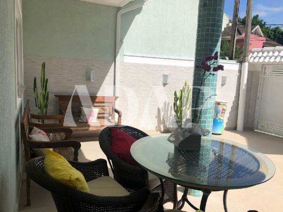 Imagem Casa com 4 Quartos à Venda, 200 m² em Vargem Pequena - Rio De Janeiro