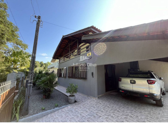 Sobrado com 5 Quartos à Venda, 258 m² em Barra Do Sai - Itapoá