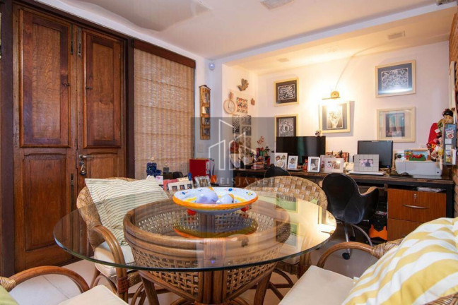 Imagem Casa com 9 Quartos à Venda, 434 m² em Ferradura - Armação Dos Búzios Imagem Casa com 9 Quartos à Venda, 434 m² em Ferradura - Armação Dos Búzios