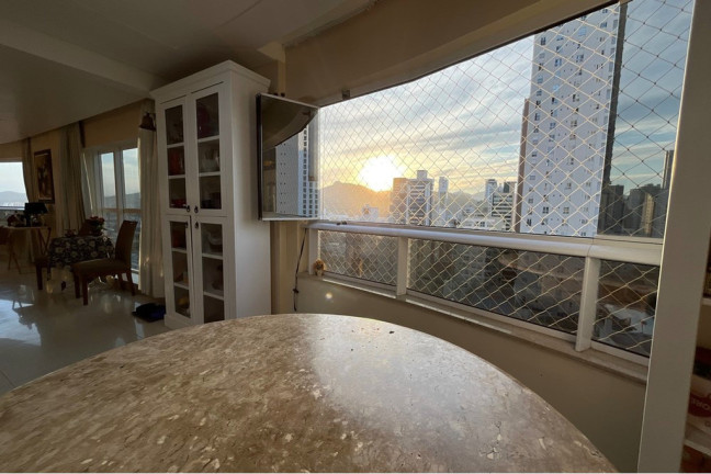 Imagem Imóvel com 4 Quartos à Venda, 175 m² em Centro - Balneário Camboriú Imagem Imóvel com 4 Quartos à Venda, 175 m² em Centro - Balneário Camboriú