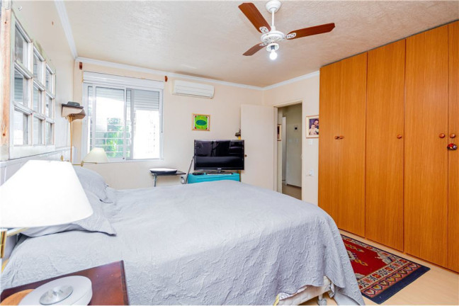 Imagem Casa com 5 Quartos à Venda, em Hípica - Porto Alegre Imagem Casa com 5 Quartos à Venda, em Hípica - Porto Alegre