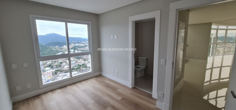 Imagem Imóvel com 4 Quartos à Venda, 227 m² em Centro - Balneário Camboriú Imagem Imóvel com 4 Quartos à Venda, 227 m² em Centro - Balneário Camboriú