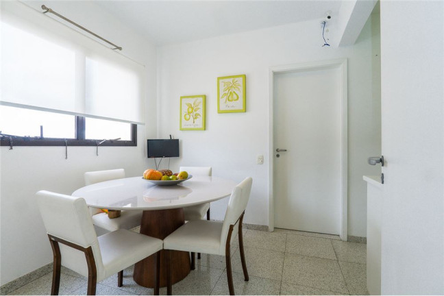 Imagem Imóvel com 4 Quartos à Venda, em Moema - São Paulo Imagem Imóvel com 4 Quartos à Venda, em Moema - São Paulo