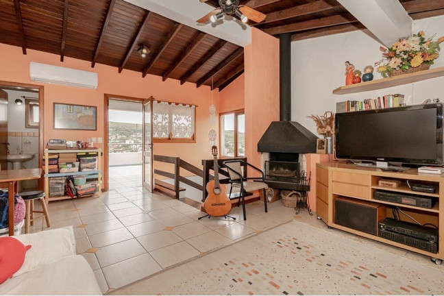 Imagem Casa com 3 Quartos à Venda, 160 m² em Nonoai - Porto Alegre Imagem Casa com 3 Quartos à Venda, 160 m² em Nonoai - Porto Alegre