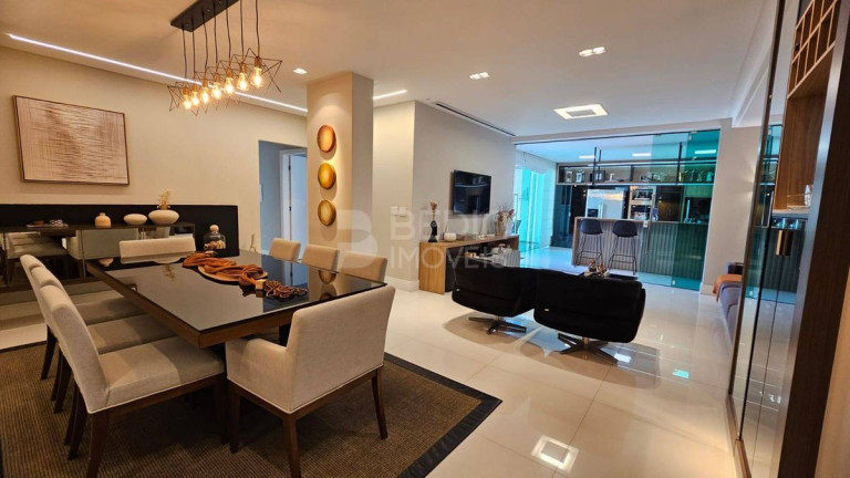 Imagem Apartamento com 3 Quartos à Venda, 177 m² em Centro - Balneário Camboriú Imagem Apartamento com 3 Quartos à Venda, 177 m² em Centro - Balneário Camboriú