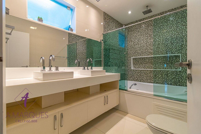Imagem Casa com 4 Quartos à Venda, 595 m² em Humaitá - Rio De Janeiro