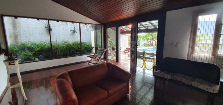 Imagem Casa com 4 Quartos à Venda, em São Francisco - Niterói Imagem Casa com 4 Quartos à Venda, em São Francisco - Niterói
