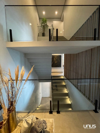 Imagem Casa com 4 Quartos à Venda, 1.400 m² em Jurerê Internacional - Florianópolis Imagem Casa com 4 Quartos à Venda, 1.400 m² em Jurerê Internacional - Florianópolis