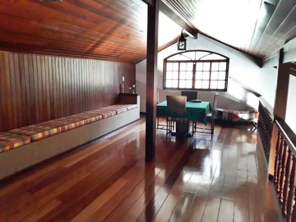 Imagem Casa com 4 Quartos à Venda, 500 m² em Comary - Teresópolis