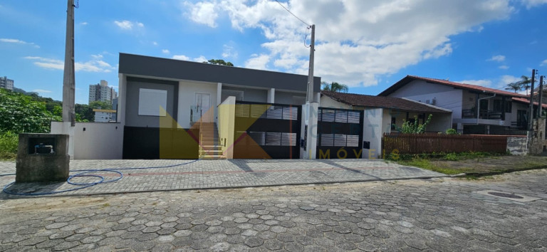 Imagem Sobrado com 3 Quartos à Venda, 263 m² em Velha - Blumenau Imagem Sobrado com 3 Quartos à Venda, 263 m² em Velha - Blumenau