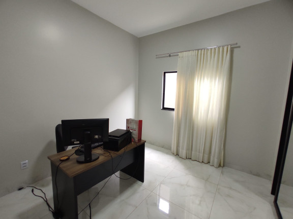 Imagem Imóvel com 
            	3             Quartos à Venda, 264 m² em 
            	Jardim Marista             - 
            	Trindade            